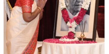 राष्ट्रपति ने फखरुद्दीन अली अहमद की जयंती पर उन्हें पुष्पांजलि अर्पित की