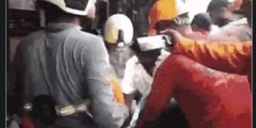 MUMBAI के घाटकोपर होर्डिंग हादसे में 14 की मौत 