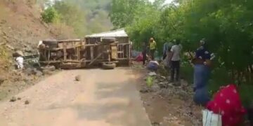 Chattisgarh में गहरी खाई में पिकअप पलटने से 18 लोगों की मौत