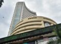 कारोबारी हफ्ते के आखिरी दिन SENSEX, NIFTY  सपाट खुले