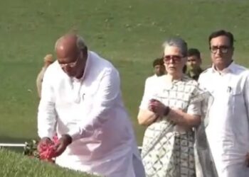 JAWAHAR LAL NEHRU  की पुण्यतिथि पर कांग्रेस ने दी श्रद्धांजल‍ि