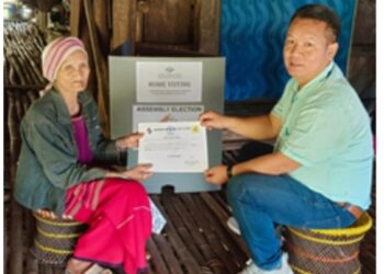 देश में आम चुनाव 2024 में पहली बार पात्र मतदाताओं को घर से मतदान करने की मिली सुविधा 