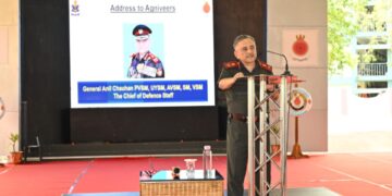 CDS General Anil Chauhan ने आईएनएस चिल्का का किया दौरा