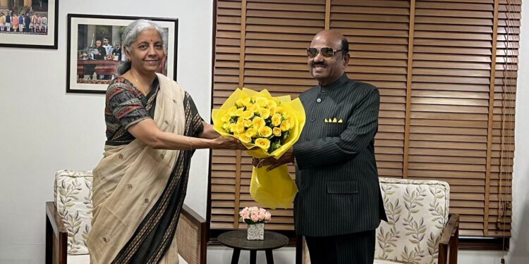 राज्यपाल बोस ने वित्त मंत्री सीतारमण के साथ राष्ट्रीय महत्व के मुद्दों पर चर्चा की