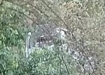 जम्मू कश्मीर के रियासी में श्रद्धालुओं से भरी बस पर आतंकियों ने की फायरिंग, खाई में गिरने से 10 की मौत