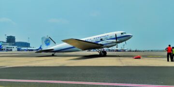 KOLKATA AIRPORT पर देखा गया DC-3C विमान!