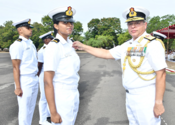 Sub-Lieutenant Anamika B Rajeev ने ‘पहली महिला नौसेना हेलीकॉप्टर पायलट’ के रूप में प्राप्त की स्नातक की उपाधि