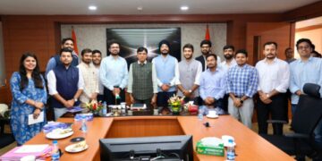 खेल मंत्री ने राष्ट्रीय युवा पुरस्कार और राष्ट्रीय सेवा योजना पुरस्कार विजेताओं के साथ की बातचीत