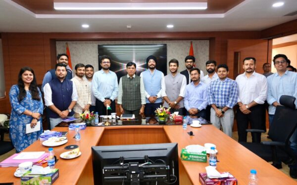 खेल मंत्री ने राष्ट्रीय युवा पुरस्कार और राष्ट्रीय सेवा योजना पुरस्कार विजेताओं के साथ की बातचीत