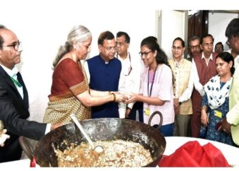 केंद्रीय बजट 2024 से पहले सीतारमण की मौजूदगी में हलवा सेरेमनी का आयोजन