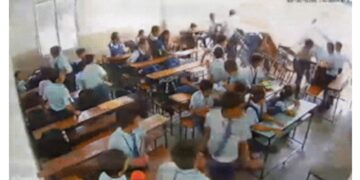 गुजरात में एक स्कूल कक्षा की दीवार गिरने से एक छात्र हुआ घायल