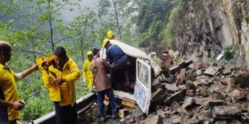 Kedarnath Dham Yatra 2024 : पैदल मार्ग पर हादसा, मलबे में दबे कई यात्री, तीन शव निकाले गये