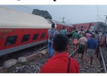 HOWRAH-MUMBAI MAIL टकराई, ट्रेन के 18 डिब्बे पटरी से उतरे, अब तक 3 की मौत, 20 घायल