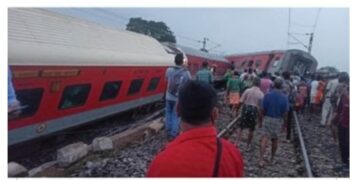 HOWRAH-MUMBAI MAIL टकराई, ट्रेन के 18 डिब्बे पटरी से उतरे, अब तक 3 की मौत, 20 घायल