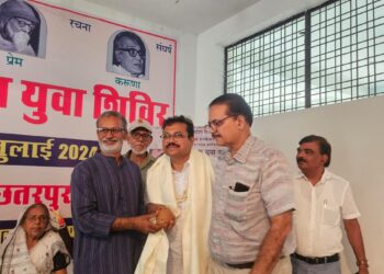 “बोरसी भर आंच” पर चर्चा और “इश्क इतवार नहीं” पुस्तक विमोचित