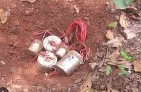 JHARKHAND : स्थानीय लोगों की सक्रियता से माओवादियों का खतरनाक मंसूबा फेल, 35 आईईडी बरामद