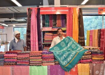 10th National Handloom Day : हथकरघा हाट में शुरू हुई “विरासत” प्रदर्शनी