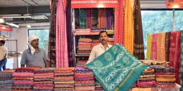 10th National Handloom Day : हथकरघा हाट में शुरू हुई “विरासत” प्रदर्शनी