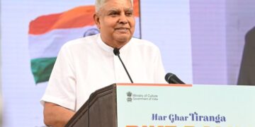 तिरंगा हमारी संप्रभुता और सामूहिक पहचान का प्रतीक हैः उपराष्ट्रपति