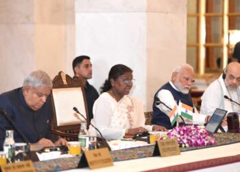 लोकतंत्र के सुचारु संचालन के लिए यह जरूरी है कि विभिन्न केंद्रीय एजेंसियां सभी राज्यों में बेहतर समन्वय के साथ काम करें : PRESIDENT MURMU