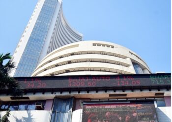 सप्ताह के पहले कारोबारी दिन बाजार में बड़ी गिरावट