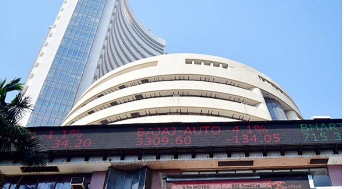सप्ताह के पहले कारोबारी दिन बाजार में बड़ी गिरावट