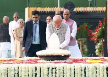 PM MODI ने पूर्व प्रधानमंत्री श्री अटल बिहारी वाजपेयी को उनकी पुण्य तिथि पर की श्रद्धांजलि अर्पित