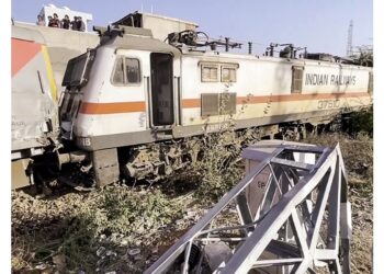 साबरमती एक्सप्रेस पटरी से उतरी, सभी यात्री सुरक्षित