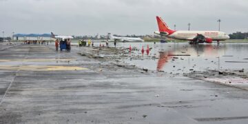 भारी बार‍िश के बावजूद KOLKATA AIRPORT से उड़ान सेवाएं है सामान्‍य रूप से जारी