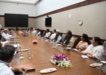 बांग्लादेश के मौजूदा हालात के मद्देनजर संसद भवन परिसर में हुई सर्वदलीय बैठक