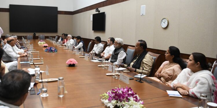 बांग्लादेश के मौजूदा हालात के मद्देनजर संसद भवन परिसर में हुई सर्वदलीय बैठक
