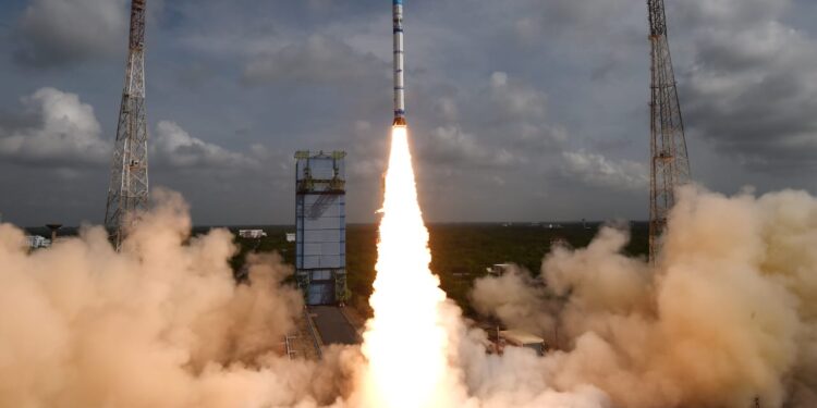 ISRO ने पृथ्वी अवलोकन उपग्रह EOS-08 किया लांच