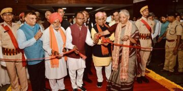 शिकायतों में बदलने से पहले करों के संबंध में शंकाओं और चिंताओं का अध‍िकारी करें समाधान : व‍ित्त मंत्री निर्मला सीतारमण