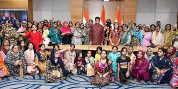 दिल्ली में रह रहीं पाकिस्तान से आईं महिला शरणार्थियों ने केंद्रीय वाणिज्य एवं उद्योग मंत्री पीयूष गोयल को राखी बांधी
