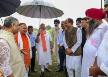 प्रधानमंत्री ने फसलों की 109 उच्च उपज देने वाली, जलवायु अनुकूल और जैव-प्रतिबलित किस्में जारी कीं