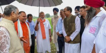 प्रधानमंत्री ने फसलों की 109 उच्च उपज देने वाली, जलवायु अनुकूल और जैव-प्रतिबलित किस्में जारी कीं