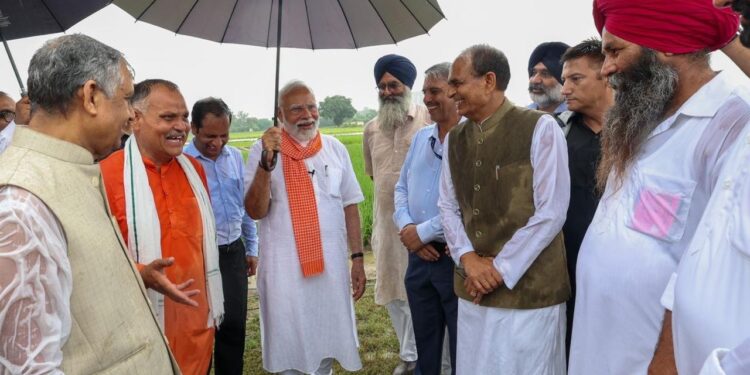 प्रधानमंत्री ने फसलों की 109 उच्च उपज देने वाली, जलवायु अनुकूल और जैव-प्रतिबलित किस्में जारी कीं