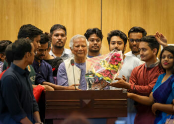 BANGLADESH : मुहम्मद यूनुस ने अंतरिम सरकार के प्रमुख के रूप में पद और गोपनीयता की ली शपथ