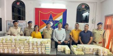 RPF ने नई दिल्ली रेलवे स्टेशन पर एक बड़ी कार्रवाई में ₹4.01 करोड़ कीमत का सोना, चांदी और नकदी जब्त की