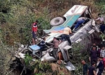 अल्मोड़ा में खाई में गिरी बस,  22 लोगों की हुई मौत, कई घायल
