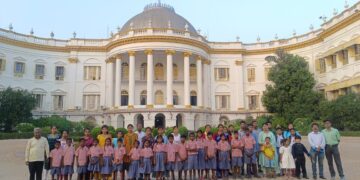 भारतीय संग्रहालय ने राजभवन परिसर में, वंचित बच्चों के साथ “जन राजभवन हेरिटेज वॉक” का किया आयोजन 