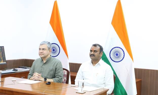 डिजिटल मीडिया प्लेटफॉर्म्स को ऐसे समाधान निकालने होंगे जो उनकी व्यवस्थाओं के हमारे समाज पर पड़ने वाले प्रभाव को ध्यान में रखते हों: अश्विनी वैष्णव