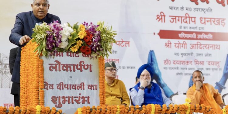 स्वदेशी अपनाएं, स्वदेशी जागरण समृद्धि का मार्ग है – उपराष्ट्रपति