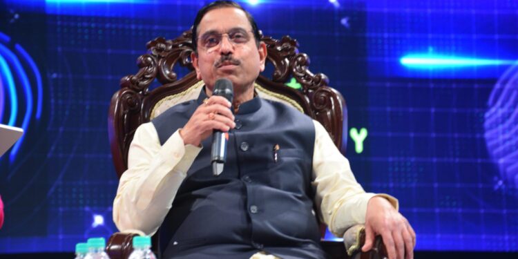 भारत दुनिया की अक्षय ऊर्जा राजधानी बन रहा है : प्रल्हाद जोशी