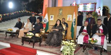 कोलकाता राजभवन में मनाया गया क्र‍िसमस समारोह