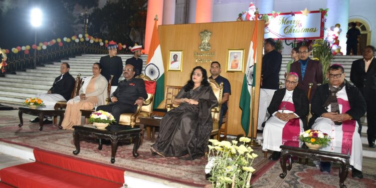 कोलकाता राजभवन में मनाया गया क्र‍िसमस समारोह