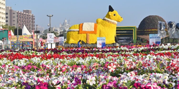 प्रधानमंत्री ने अहमदाबाद अंतर्राष्ट्रीय पुष्प प्रदर्शनी की झलकियां कीं साझा, लि‍खा : इस तरह के शो पर्यावरण संरक्षण के बारे में जागरूकता को करते हैं प्रेरित