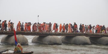 महाकुम्भ 2025 : श्रद्धालुओं के अमृत स्नान की लाइफ लाइन बने पीपे के पुल