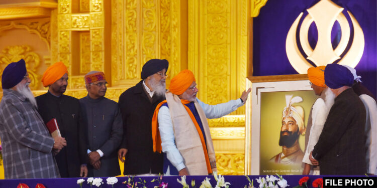 श्री गुरु गोबिंद सिंह जी प्रकाश उत्सव : उनके विचार हमें प्रगतिशील, समृद्ध और करुणामय समाज के निर्माण के लिए प्रेरित करते हैं : पीएम मोदी