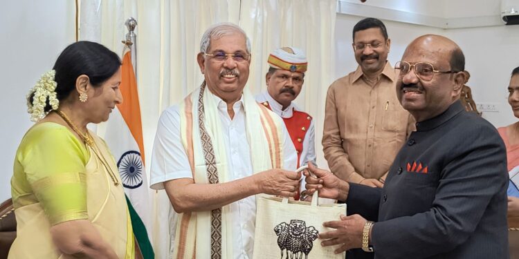 राज्यपाल बोस ने केरल के नए राज्यपाल राजेंद्र आर्लेकर के शपथ ग्रहण समारोह में लियाभाग